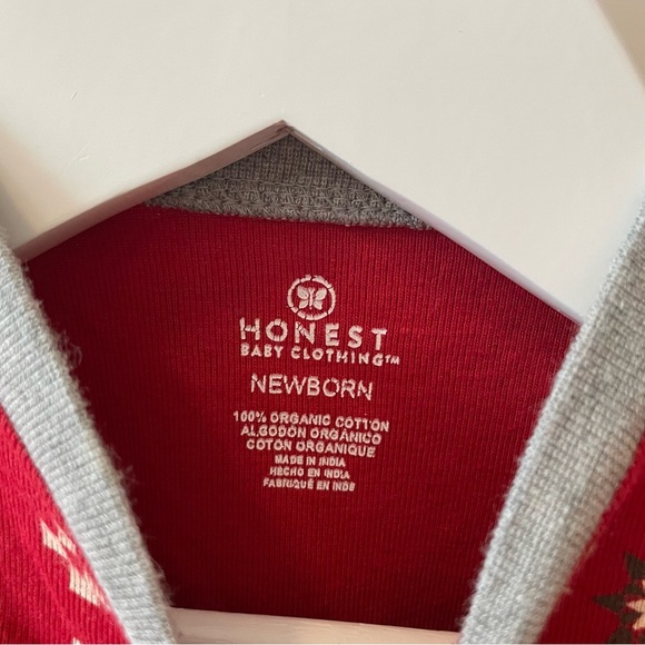 Honest Company Red Fair Isle Snowflake Footie Size Newborn Full Zip - Picture 3 of 4